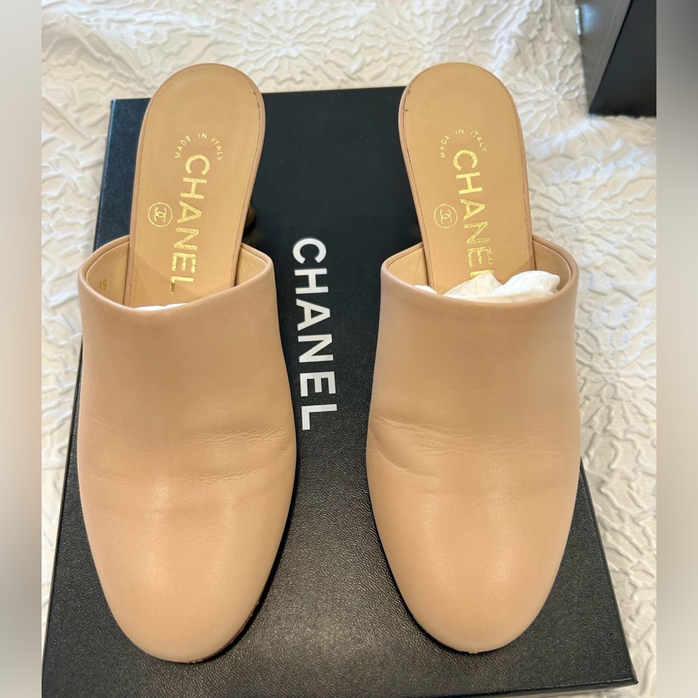 CHANEL INTERLOCKING CC LOGO MULES Sz 35.5